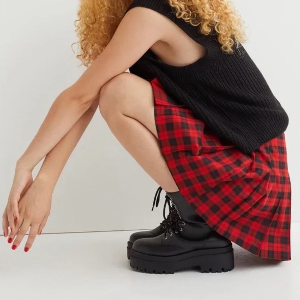 H&M High Waisted Plaid Pleated Skirt